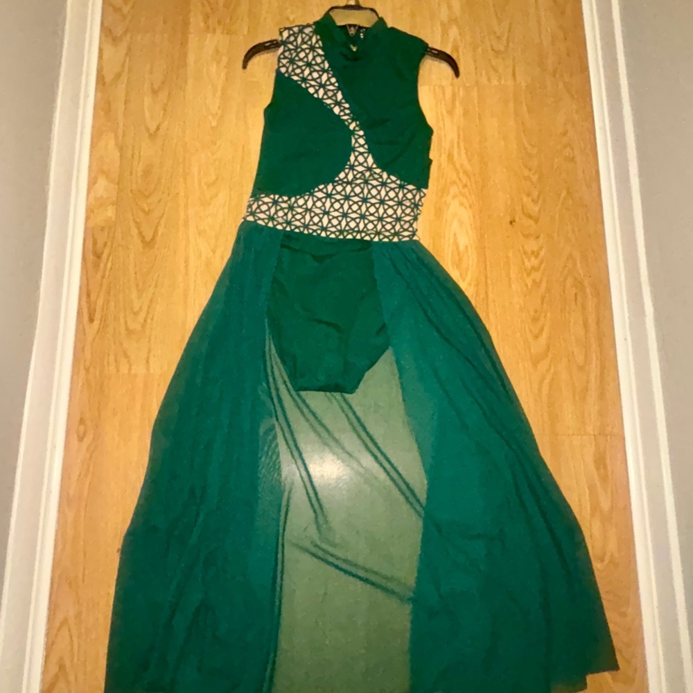 Elegant Green Dance/costume